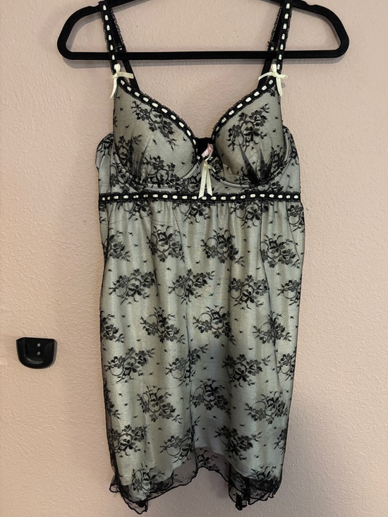 Other - NWOT Delicate Black & Cream Lace Chemise - Size Large
